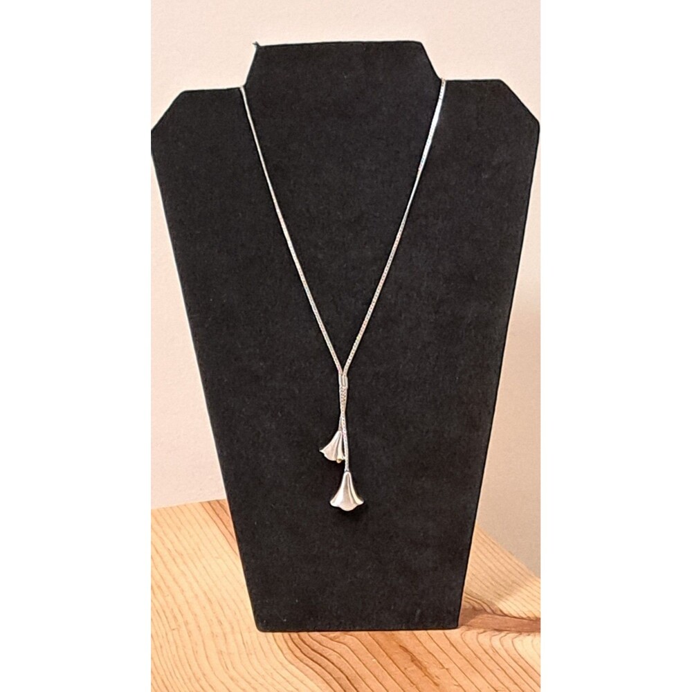 Avon Vintage Silvertone Lariat Necklace